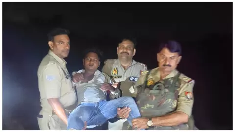मिर्जापुर: सगाई समारोह से घर लौट रही महिला का बदमाशों ने छीना मंगलसूत्र-चेन, पुलिस मुठभेड़ में हुआ घायल, गिरफ्तार मिर्जापुर: सगाई समारोह से घर लौट रही महिला का बदमाशों ने छीना मंगलसूत्र-चेन, पुलिस मुठभेड़ में हुआ घायल, गिरफ्तार