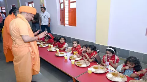 CM Yogi Kanya Pujan CM Yogi Kanya Pujan