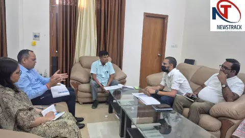 Aligarh News: एमएलसी चुनाव की तैयारियों की समीक्षा, 23 अक्टूबर को 46,189 मतदाता करेंगे मतदान Aligarh News: एमएलसी चुनाव की तैयारियों की समीक्षा, 23 अक्टूबर को 46,189 मतदाता करेंगे मतदान