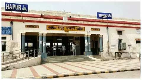 Passengers upset by lateness of trains, Gareeb Rath 5 hours late Passengers upset by lateness of trains, Gareeb Rath 5 hours late