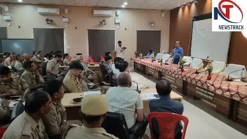 Chandauli News: एमएलसी चुनाव को लेकर प्रशासन अलर्ट, 30,211 मतदाता 10 केंद्रों पर करेंगे मतदान