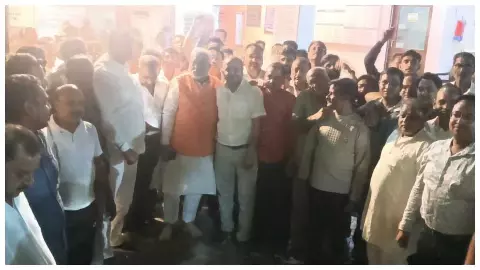Hapur News: पत्रकार नसीम अहमद मामला, व्यापारियों ने निष्पक्ष जांच मांगी Hapur News: पत्रकार नसीम अहमद मामला, व्यापारियों ने निष्पक्ष जांच मांगी