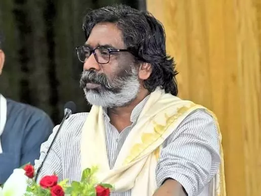 हेमंत सोरेन का अचानक कसमार दौरा, ग्रामीणों संग खाई पकौड़ी; सेवाती घाटी पर भी नजर हेमंत सोरेन का अचानक कसमार दौरा, ग्रामीणों संग खाई पकौड़ी; सेवाती घाटी पर भी नजर