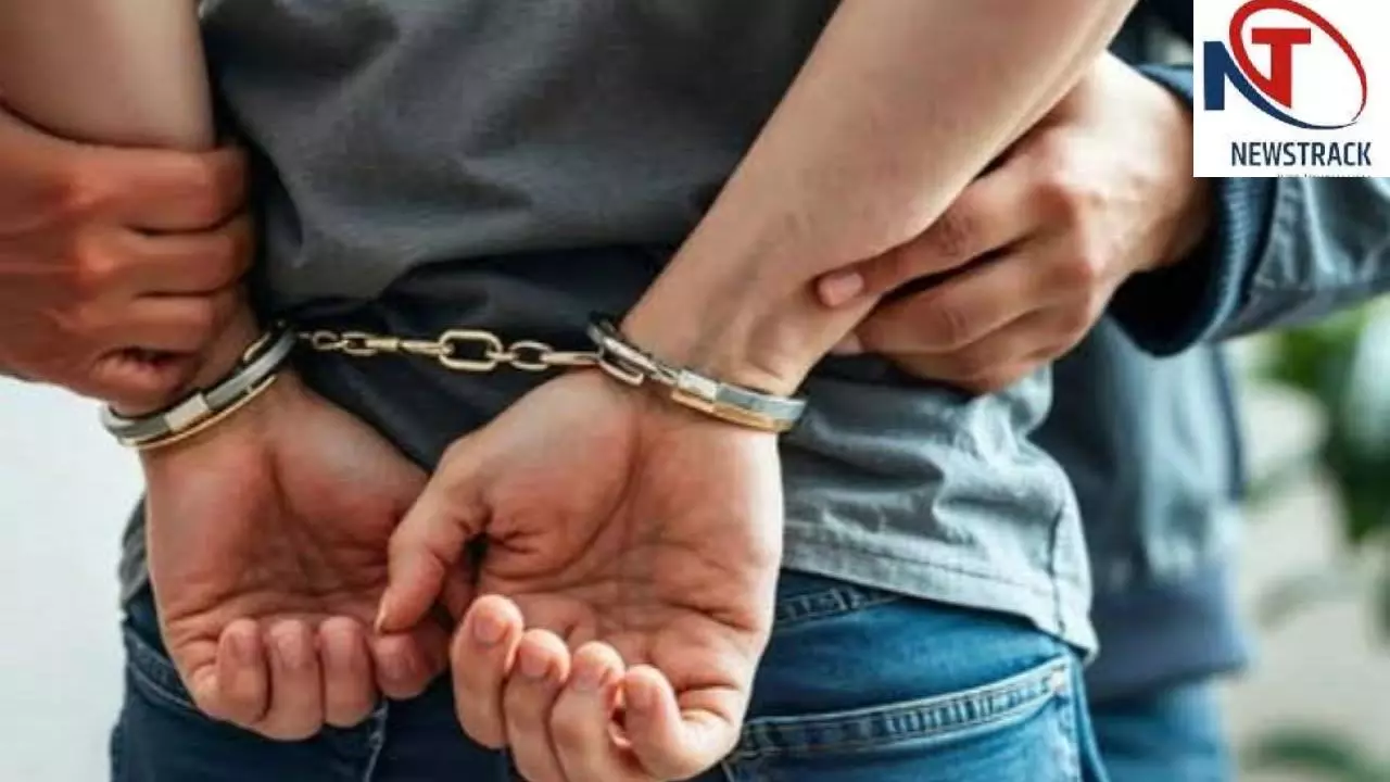 Jaunpur News: जौनपुर में ग्राम प्रधान गिरफ्तार, गोशाला के 62 लाख रुपये के हस्तांतरण का आरोप Jaunpur News: जौनपुर में ग्राम प्रधान गिरफ्तार, गोशाला के 62 लाख रुपये के हस्तांतरण का आरोप