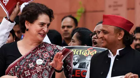 अब अखिलेश से प्रियंका गांधी करेंगी डील! यूपी चुनाव से पहले कांग्रेस का खेल, गठबंधन शर्त पर झुकेगी सपा? अब अखिलेश से प्रियंका गांधी करेंगी डील! यूपी चुनाव से पहले कांग्रेस का खेल, गठबंधन शर्त पर झुकेगी सपा?