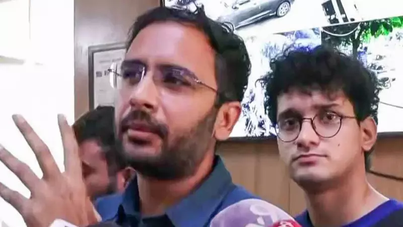 हाई कोर्ट की दर पर कॉकरोच! कस्टडी बढ़ाने के खिलाफ सौरव दास और आशुतोष रांका की याचिका दायर हाई कोर्ट की दर पर कॉकरोच! कस्टडी बढ़ाने के खिलाफ सौरव दास और आशुतोष रांका की याचिका दायर