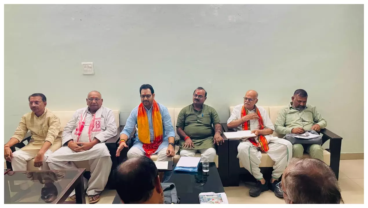Chitrakoot News : स्नातक एमएलसी चुनाव में भाजपा ने झोंकी ताकत, अशोक राठौड़ के समर्थन में बनाई रणनीति