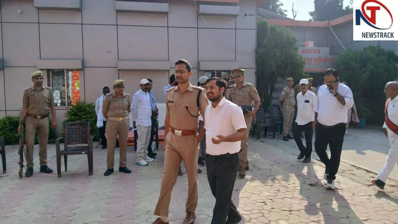Chandauli News: वाराणसी खंड-शिक्षक और स्नातक चुनाव के लिए मतदान जारी, सुरक्षा के कड़े इंतजाम Chandauli News: वाराणसी खंड-शिक्षक और स्नातक चुनाव के लिए मतदान जारी, सुरक्षा के कड़े इंतजाम