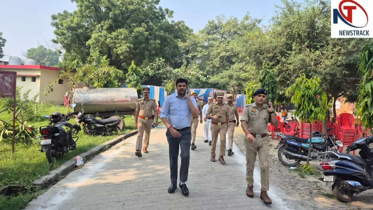 Aligarh: नौरंगीलाल इंटर कॉलेज में डीएम-एसएसपी ने परखी व्यवस्था,37 केंद्रों के 67 बूथों पर मतदान जारी