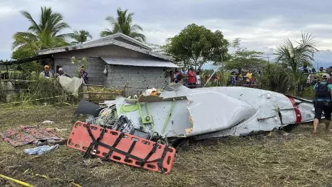4 Pilots Killed, China Philippines Tensions