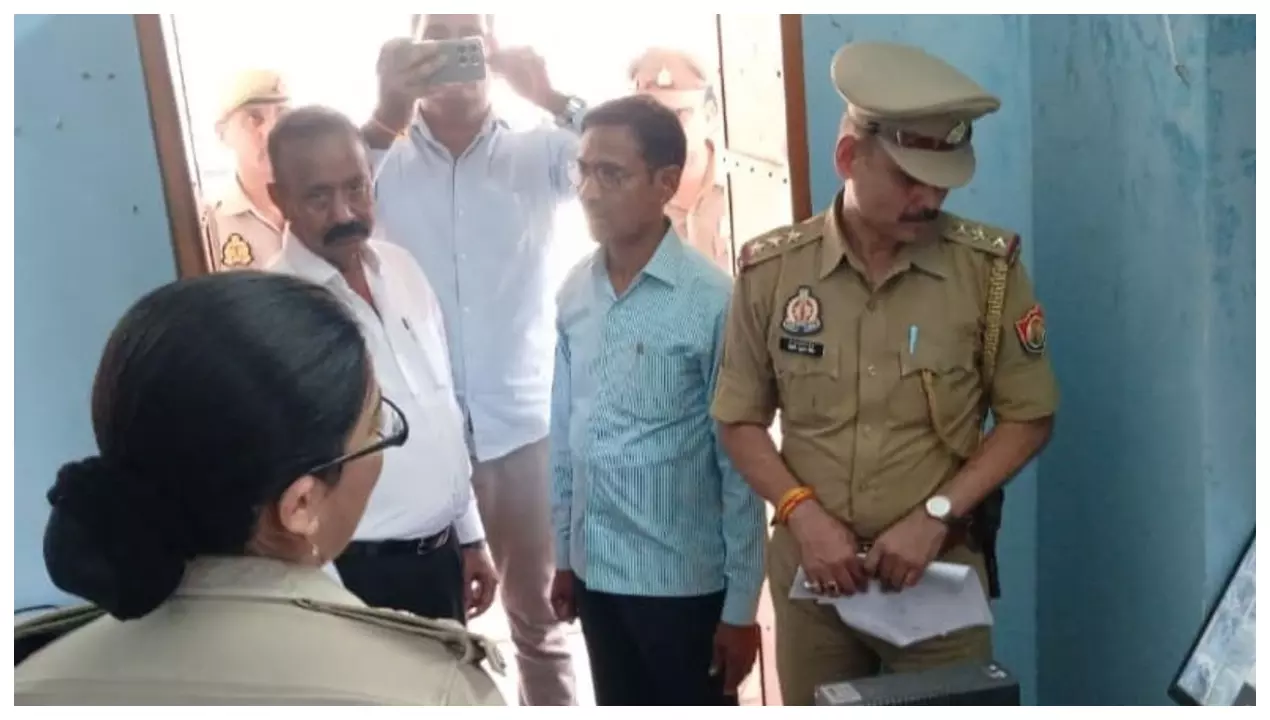 Kanpur Dehat: PET परीक्षा को लेकर अलर्ट पर प्रशासन, DM ने पुखरायां के केंद्रों का किया निरीक्षण