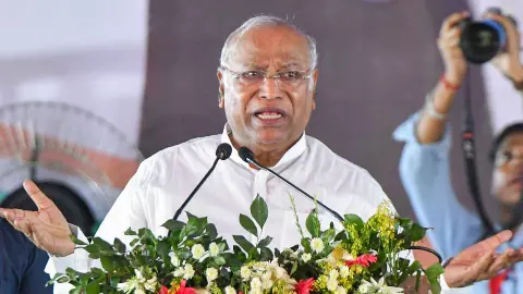 मोदी पर टिप्पणी कर बुरे फंसे खड़गे! पुलिस थाने में हो गई शिकायत, अब BJP ने की लीगल एक्शन की मांग