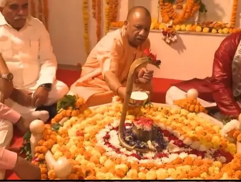UP News: वाल्मीकि जयंती पर सीएम योगी ने की पूजा-अर्चना, प्राचीन शिवलिंग और सीता कुटिया के किए दर्शन UP News: वाल्मीकि जयंती पर सीएम योगी ने की पूजा-अर्चना, प्राचीन शिवलिंग और सीता कुटिया के किए दर्शन
