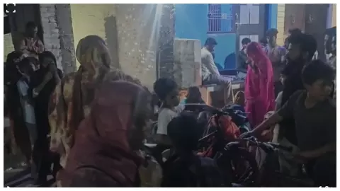 फिरोजाबाद दर्दनाक हादसा: कार बैक करते समय 3 साल की मासूम कुचली, मौके पर ही मौत फिरोजाबाद दर्दनाक हादसा: कार बैक करते समय 3 साल की मासूम कुचली, मौके पर ही मौत