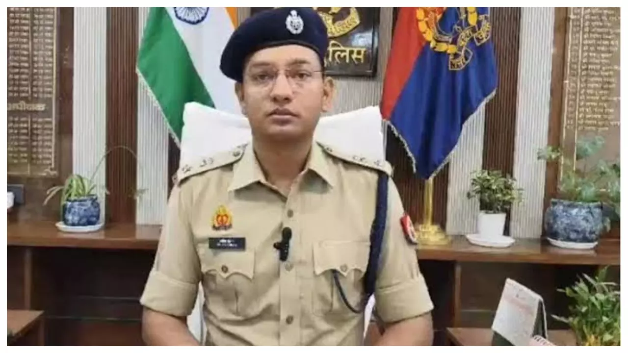 Mathura News: मथुरा में पुलिस विभाग में बड़ा फेरबदल, एक निरीक्षक समेत 28 उपनिरीक्षकों के तबादले Mathura News: मथुरा में पुलिस विभाग में बड़ा फेरबदल, एक निरीक्षक समेत 28 उपनिरीक्षकों के तबादले