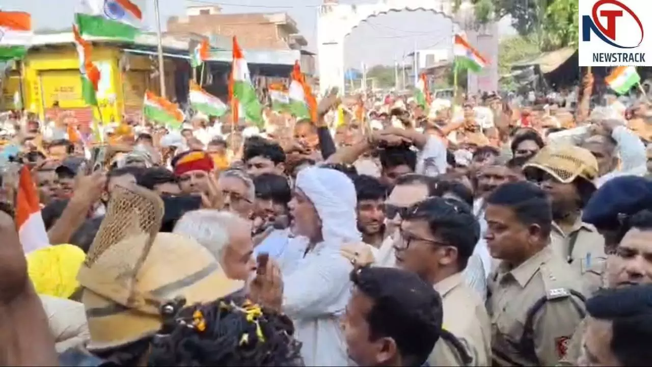 Mathura News: छाता शुगर मिल चालू कराने को किसानों का ट्रैक्टर मार्च, 30 अक्टूबर को होगी वार्ता Mathura News: छाता शुगर मिल चालू कराने को किसानों का ट्रैक्टर मार्च, 30 अक्टूबर को होगी वार्ता