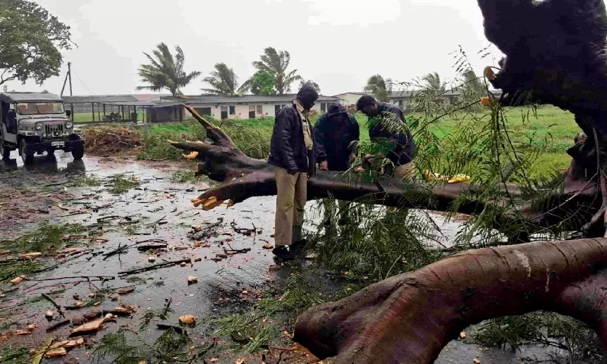 Cyclone Arnab: आंध्र प्रदेश में तूफान से अब तक 5 लोगों की मौत, UP-MP और बिहार में भी बदला मौसम Cyclone Arnab: आंध्र प्रदेश में तूफान से अब तक 5 लोगों की मौत, UP-MP और बिहार में भी बदला मौसम