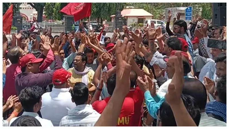 Jhansi News: डीजल लोको शेड में सुपरवाइजरों के रिक्त पद भरने की मांग, NCRMU का प्रदर्शन Jhansi News: डीजल लोको शेड में सुपरवाइजरों के रिक्त पद भरने की मांग, NCRMU का प्रदर्शन