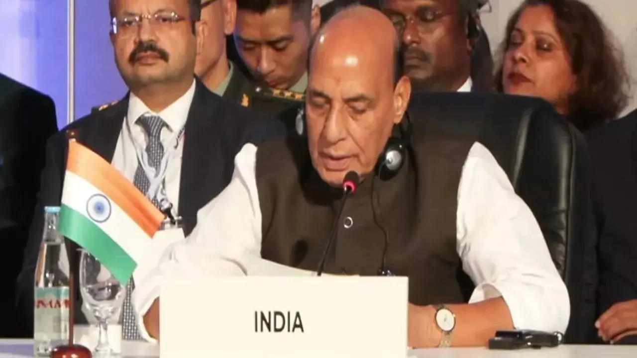 किताबी ज्ञान नहीं, युद्ध में परखी गई है भारत की आतंकवाद-रोधी रणनीति..., Rajnath Singh ने किया ऑपरेशन सिंदूर का जिक्र