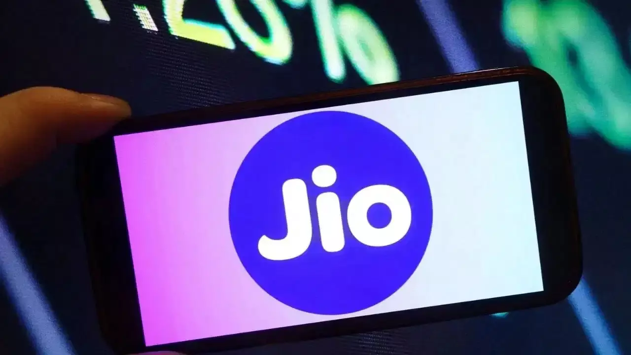 5 मिनट में 67,213 करोड़ की कमाई! शेयर 33% बड़ा उछला, क्या रिलायंस को भी पछाड़ देगी जियो? 5 मिनट में 67,213 करोड़ की कमाई! शेयर 33% बड़ा उछला, क्या रिलायंस को भी पछाड़ देगी जियो?