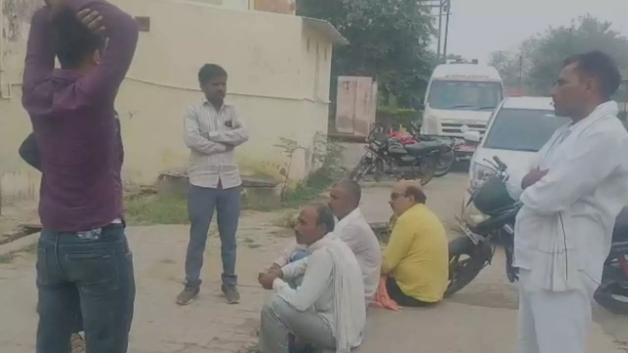 Youth stressed by wifes absence, body found in room of house Youth stressed by wifes absence, body found in room of house