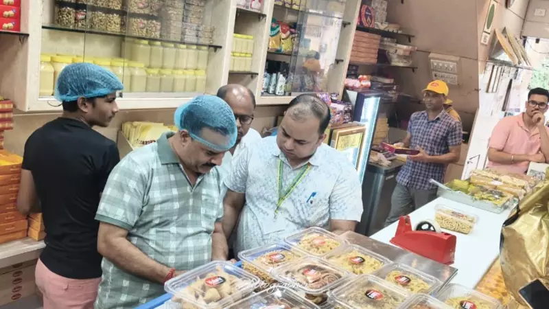 Azamgarh News: आजमगढ़ में खाद्य सुरक्षा विभाग की छापेमारी, 25 किलो खोया समेत दूषित मिठाइयां नष्ट