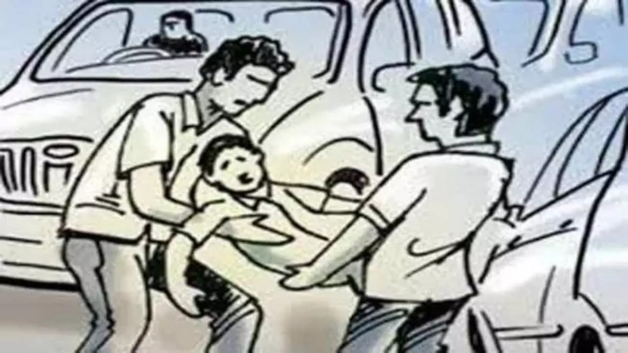 Hapur News: कॉलेज गेट से छात्र का अपहरण, तमंचे की बट से पीटा; जंगल में फेंककर फरार हुए आरोपी