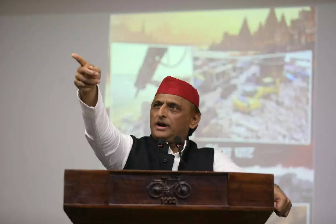 अखिलेश का बीजेपी पर तंज, बोले- जश्न की तैयारी थी, 50 जिलों में हार गई पार्टी
