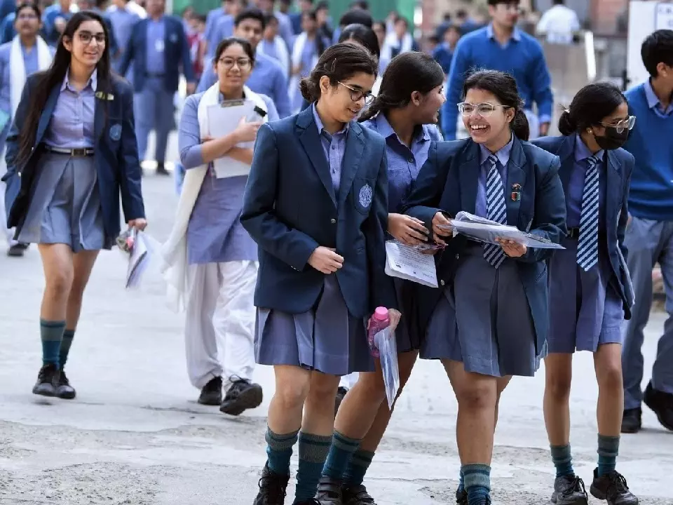 CBSE 10वीं बोर्ड परीक्षा में पांच विषय अनिवार्य, कौशल विकास से मिलेगी राहत; जानें नए नियम