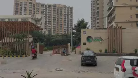 Greater Noida में दिल दहला देने वाला हादसा! 23वीं मंजिल से गिरकर पिता-पुत्र की मौत, पूजा के लिए तोड़ रहे थे फूल Greater Noida में दिल दहला देने वाला हादसा! 23वीं मंजिल से गिरकर पिता-पुत्र की मौत, पूजा के लिए तोड़ रहे थे फूल