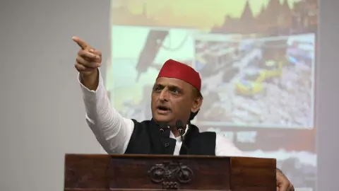 अखिलेश का बीजेपी पर तंज, बोले- जश्न की तैयारी थी, 50 जिलों में हार गई पार्टी अखिलेश का बीजेपी पर तंज, बोले- जश्न की तैयारी थी, 50 जिलों में हार गई पार्टी