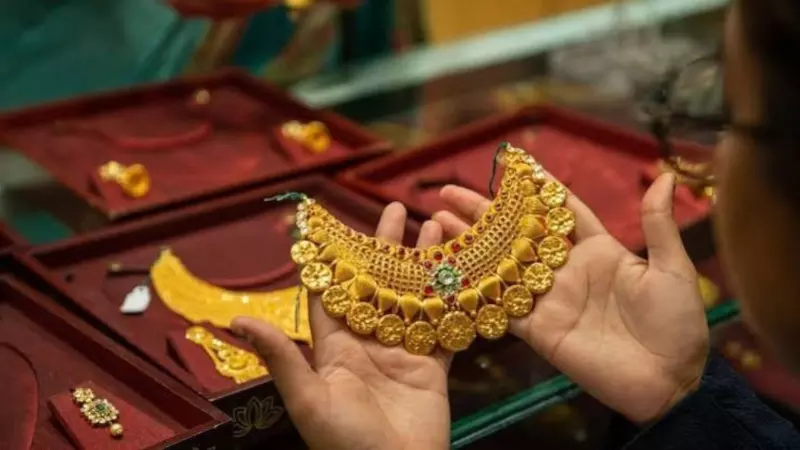 Gold Buying on Dhanteras Gold Buying on Dhanteras