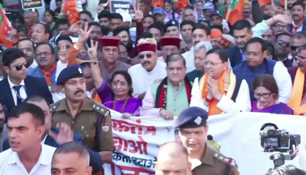 श्रीनगर में सीएम धामी की पदयात्रा, ‘लोकतंत्र बचाओ, अराजकता हटाओ’ कार्यक्रम में उमड़ी भीड़ श्रीनगर में सीएम धामी की पदयात्रा, ‘लोकतंत्र बचाओ, अराजकता हटाओ’ कार्यक्रम में उमड़ी भीड़