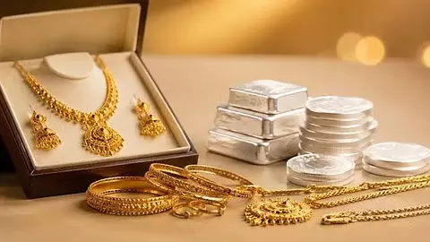 Gold Silver Rate Today: सोना ₹4,200 और चांदी ₹10,000 तक टूटी, एक साल के निचले स्तर पर पहुंचे भाव; खरीदारी का बड़ा मौका?