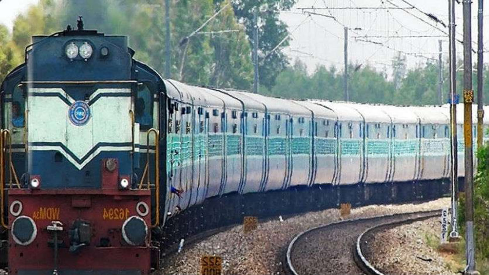 Bilaspur: अब छत्तीसगढ़ में एक ही ट्रैक पर आमने-सामने आईं दो ट्रेन, जब वायरल हुआ वीडियो तो रेलवे ने दी सफाई