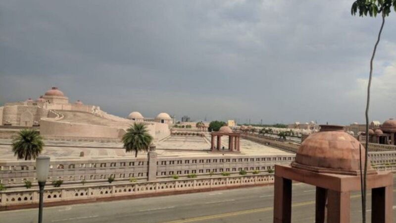 Lucknow Weather Today: लखनऊ में बादलों की आवाजाही, प्रतिदिन एक डिग्री बढ़ रहा तापमान...जानें आज का हाल