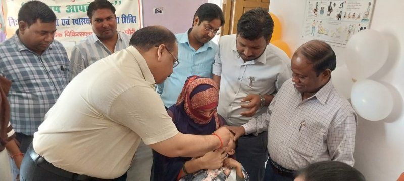 Lakhimpur Kheri News: ‘आयत’ को पिलाई पोलियो ड्राप, शुरू हुआ टीकाकरण अभियान