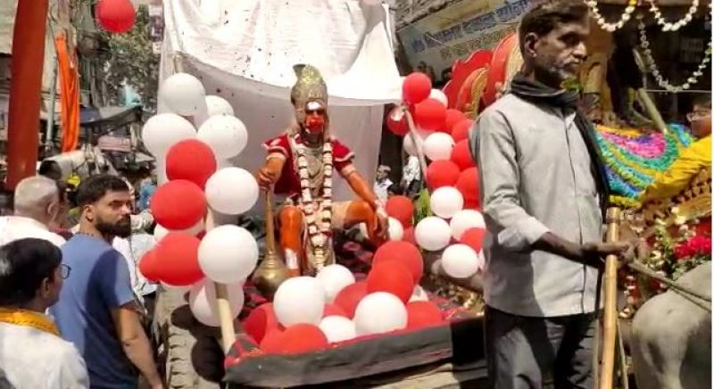 Aligarh News: बालाजी महाराज के गूंजे जयकारे, धूमधाम से निकली प्रभु की शोभायात्रा
