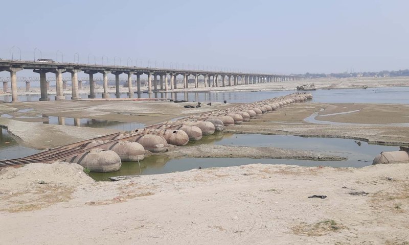 Prayagraj News: जानिए क्यों सूख रहा संगम, रेत के मैदान में तब्दील हो रही गंगा