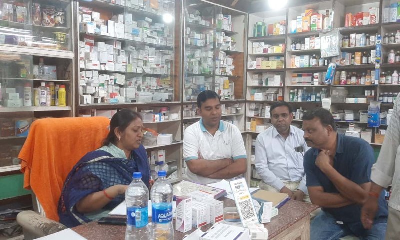Sultanpur News: मेडिकल स्टोर्स पर ताबड़तोड़ छापेमारी, जानिए क्या थी वजह