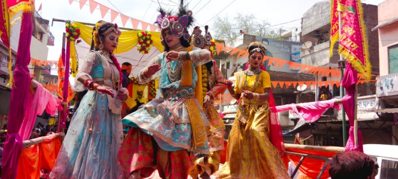 Sonbhadra News: ऐतिहासिक महावीरी शोभायात्रा में दिखा अविस्मणीय नजारा, उमड़ी हजारों श्रद्धालुओं की भीड़