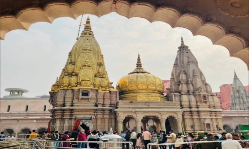 Kashi Vishwanath Temple: स्पर्श दर्शन पर शुल्क लगाने की अफवाह फैलाने वालों पर मुकदमा,नौ नामजद,जांच में जुटी पुलिस