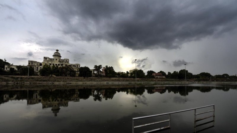 Lucknow Weather Today: मौसम में बदलाव के आसार, लखनऊ में हो सकती है बारिश...जानिए कैसा रहेगा आज का हाल