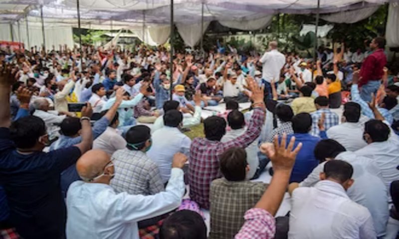UP Electricity Workers Strike: यूपी के बिजलीकर्मी हड़ताल पर, ऊर्जा मंत्री ने दी सख्त चेतावनी