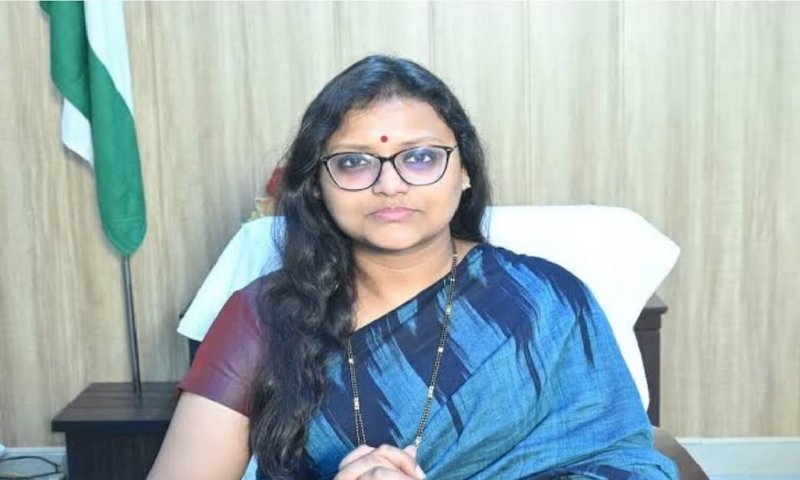 IAS Neha Jain: बीजेपी सांसद ने कानपुर देहात डीएम नेहा जैन के खिलाफ खोला मोर्चा, लगाए भ्रष्टाचार के गंभीर आरोप