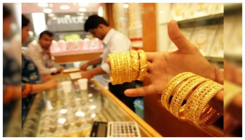 UP Gold Silver Price Today:  सोना के भाव में आई गिरावट तो चांदी ने दिखाई तेजी, जानें अब अपने शहर का कीमती आभूषण का भाव