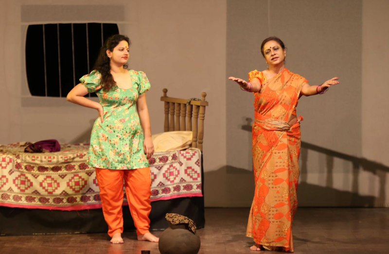 Lucknow News: इन्द्रधनुष राष्ट्रीय नाट्य समारोह में मंचित हुआ नाटक “मंटो की सुगंधी”