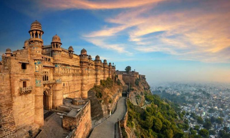 Famous Tourist Places Madhya Pradesh: बेहद खूबसूरत हैं मध्य प्रदेश में स्थित यह किले, जिनसे जुड़े हैं कई इतिहास