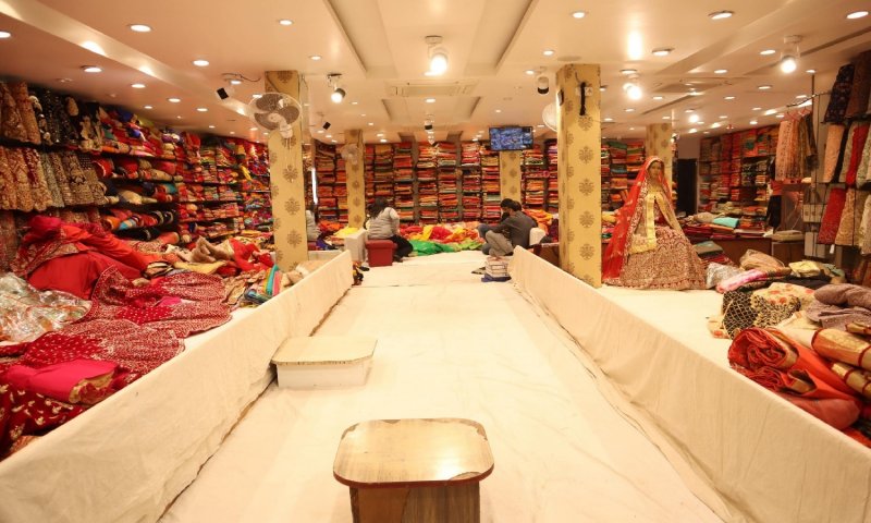 Best Saree Shop In Delhi: साड़ी कलेक्शन के लिए फेमस है दिल्ली की यह दुकानें, कम दाम पर मिलेगा अच्छा सामान