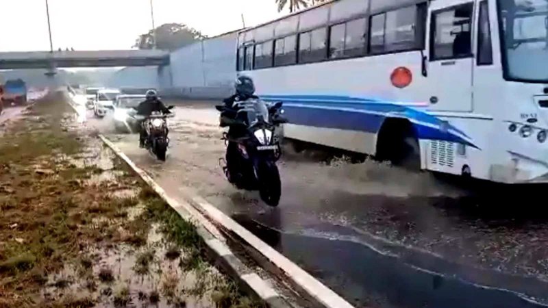 Bengaluru-Mysuru Expressway: नए नवेले बेंगलुरू-मैसूर एक्सप्रेसवे की दुर्दशा, जलभराव से जबर्दस्त जाम, दुर्घटनाएं